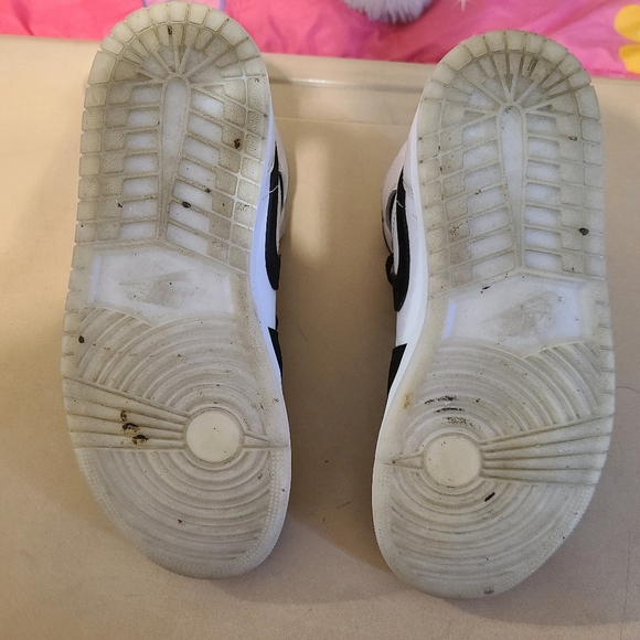 COPY - Air Jordans 1 Mid - Picture 11 of 12